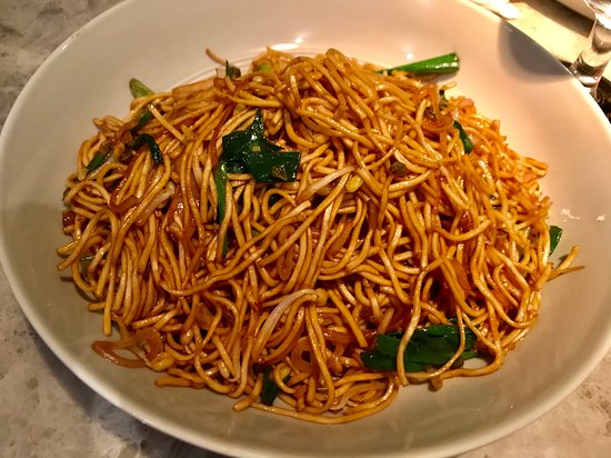 How to cook Chicken Hakka Noodles in a few simple steps?